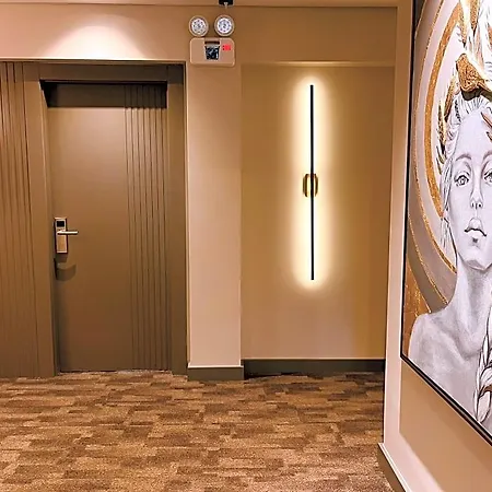 Monalisa Hotel *